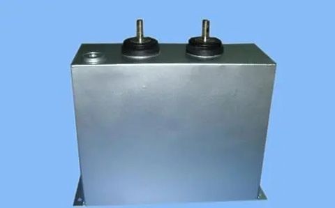 電容器充放電的原理是什么？